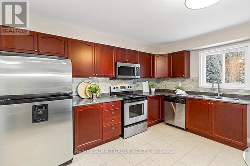 264 Spruce St, Clearview, ON - Indoor Photo Showing Kitchen With Double Sink