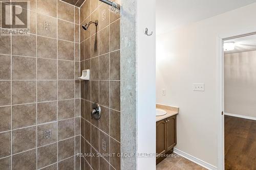 264 Spruce St, Clearview, ON - Indoor Photo Showing Bathroom