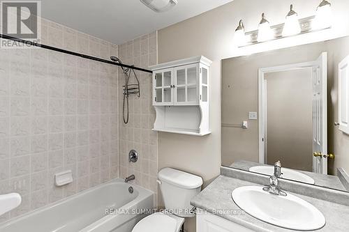 264 Spruce St, Clearview, ON - Indoor Photo Showing Bathroom