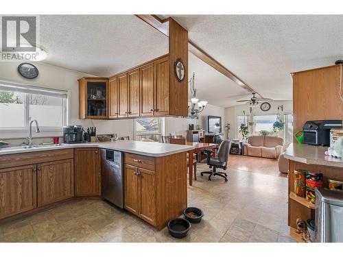 1510 Trans Canada Highway Unit# 13, Sorrento, BC - Indoor Photo Showing Kitchen