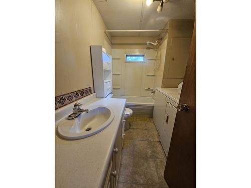 5965 Paradise Valley Road, Winlaw, BC - Indoor Photo Showing Bathroom