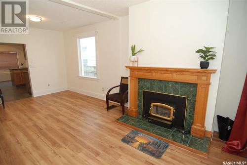 335 P Avenue S, Saskatoon, SK - Indoor Photo Showing Living Room With Fireplace