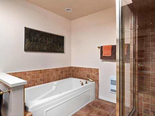 4291 Gordon Head Rd, Saanich, BC - Indoor Photo Showing Bathroom