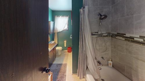103 311Th Avenue, Kimberley, BC - Indoor Photo Showing Bathroom