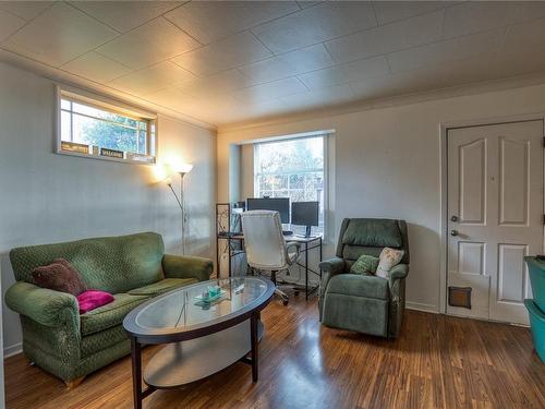 724 Nicol St, Nanaimo, BC - Indoor Photo Showing Living Room
