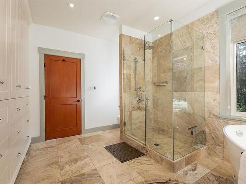 7000 Mays Rd, Duncan, BC - Indoor Photo Showing Bathroom