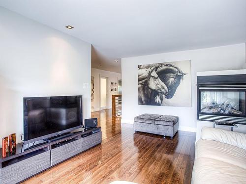 Salon - 7388  - 7392 Boul. Notre-Dame, Laval (Sainte-Dorothée), QC - Indoor Photo Showing Living Room With Fireplace