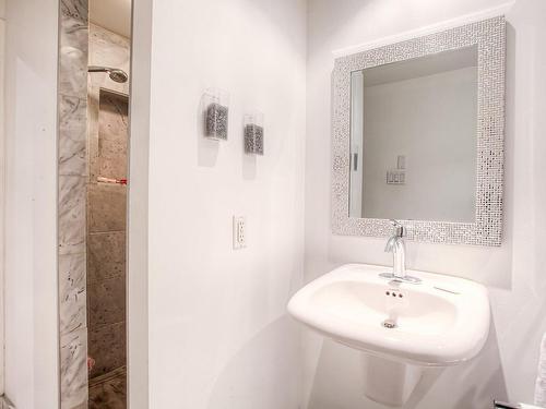 Bathroom - 7388  - 7392 Boul. Notre-Dame, Laval (Sainte-Dorothée), QC - Indoor Photo Showing Bathroom