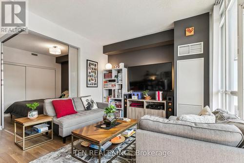 906 - 775 King Street W, Toronto, ON - Indoor Photo Showing Living Room