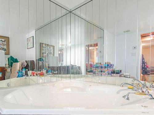 Salle de bains attenante Ã  la CCP - 2207-70 Rue De La Barre, Longueuil (Le Vieux-Longueuil), QC - Indoor Photo Showing Bathroom