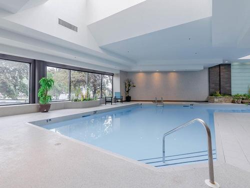 Piscine - 2207-70 Rue De La Barre, Longueuil (Le Vieux-Longueuil), QC - Indoor Photo Showing Other Room With In Ground Pool