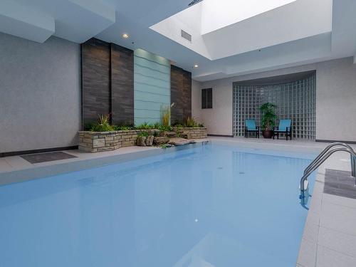Piscine - 2207-70 Rue De La Barre, Longueuil (Le Vieux-Longueuil), QC -  Photo Showing Other Room With In Ground Pool