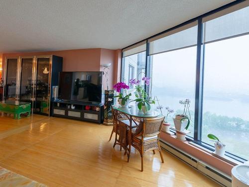 Salon - 2207-70 Rue De La Barre, Longueuil (Le Vieux-Longueuil), QC - Indoor Photo Showing Living Room