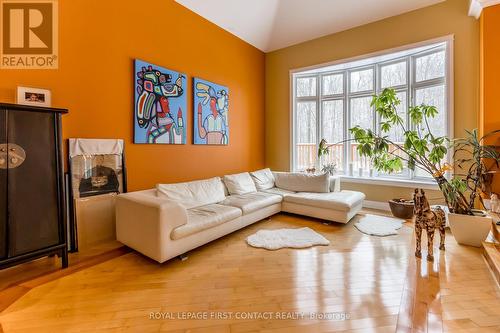 29 Glenhuron Drive, Springwater, ON - Indoor Photo Showing Living Room
