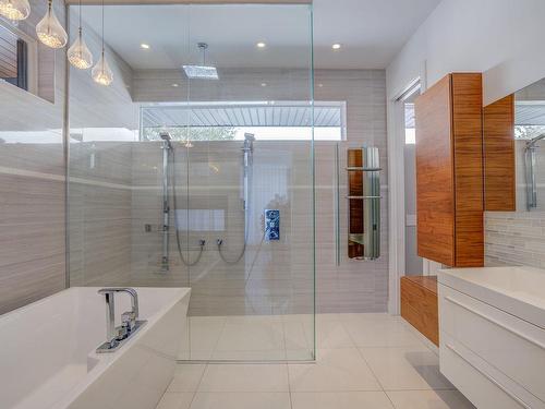 Salle de bains attenante Ã  la CCP - 15 Rue De L'Ardennais, Blainville, QC - Indoor Photo Showing Bathroom