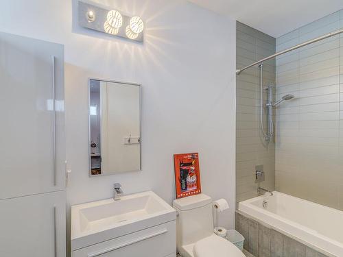 Salle de bains - 15 Rue De L'Ardennais, Blainville, QC - Indoor Photo Showing Bathroom
