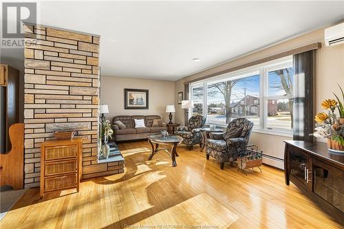 2300 Acadie Rd, Cap Pele, NB - Indoor Photo Showing Living Room
