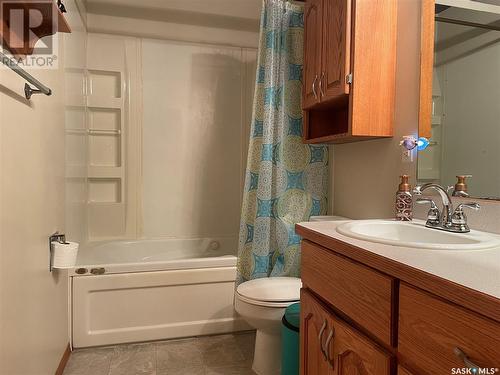 406 1St Street E, Meadow Lake, SK - Indoor Photo Showing Bathroom
