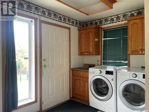 406 1St Street E, Meadow Lake, SK - Indoor Photo Showing Laundry Room