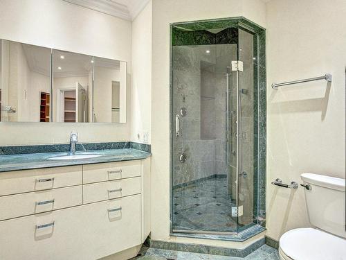 Salle de bains attenante Ã  la CCP - Ph-C-2 Rue Westmount-Square, Westmount, QC - Indoor Photo Showing Bathroom