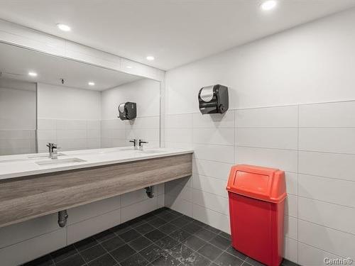 Bathroom - A04-48 Rue Le Royer O., Montréal (Ville-Marie), QC 