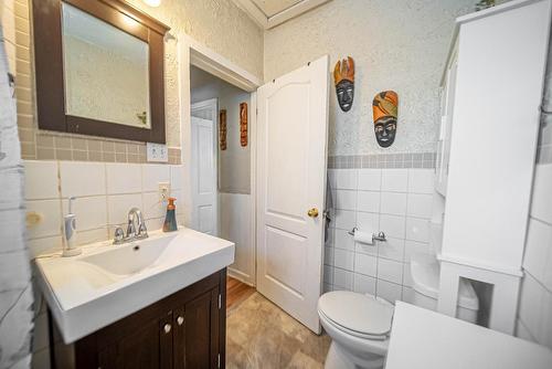 241 1St Avenue, Fernie, BC - Indoor Photo Showing Bathroom