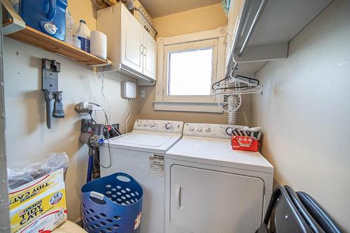 241 1St Avenue, Fernie, BC - Indoor Photo Showing Laundry Room