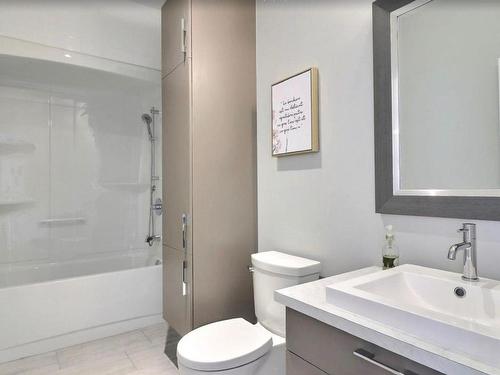 Bathroom - 16985 Rue Du Zircon, Mirabel, QC - Indoor Photo Showing Bathroom