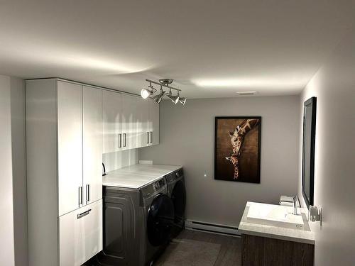 Salle de bains - 16985 Rue Du Zircon, Mirabel, QC - Indoor Photo Showing Laundry Room