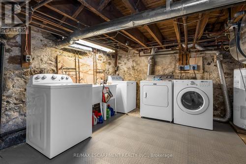 27 Mountain St, Grimsby, ON - Indoor Photo Showing Laundry Room