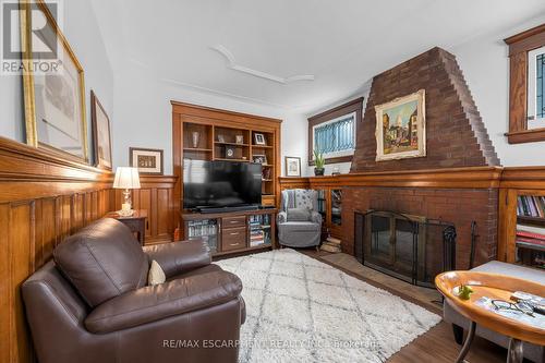 27 Mountain St, Grimsby, ON - Indoor Photo Showing Living Room With Fireplace