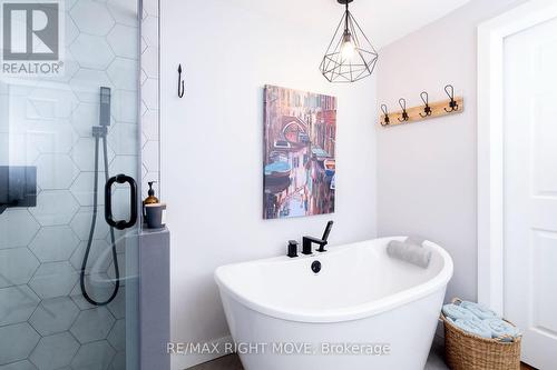 628 Broadview Avenue, Orillia, ON - Indoor Photo Showing Bathroom