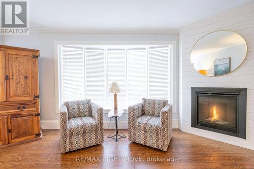 628 Broadview Avenue, Orillia, ON - Indoor Photo Showing Living Room With Fireplace