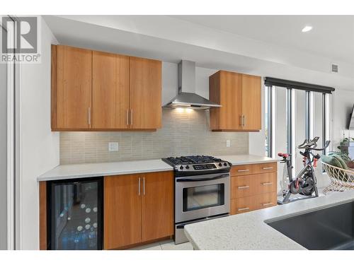 446 West Avenue Unit# 203, Kelowna, BC - Indoor Photo Showing Kitchen