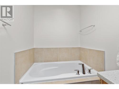 446 West Avenue Unit# 203, Kelowna, BC - Indoor Photo Showing Bathroom