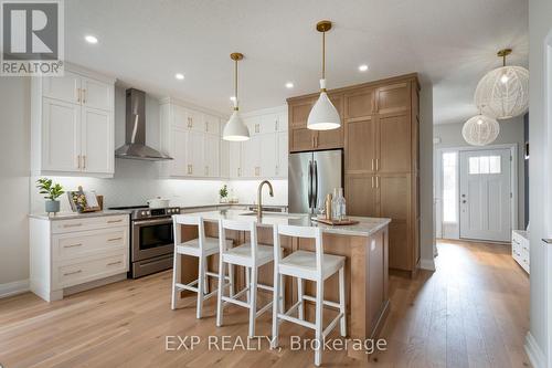 137 Devonleigh Gate, Grey Highlands, ON - Indoor Photo Showing Kitchen With Upgraded Kitchen