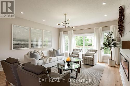 137 Devonleigh Gate, Grey Highlands, ON - Indoor Photo Showing Living Room