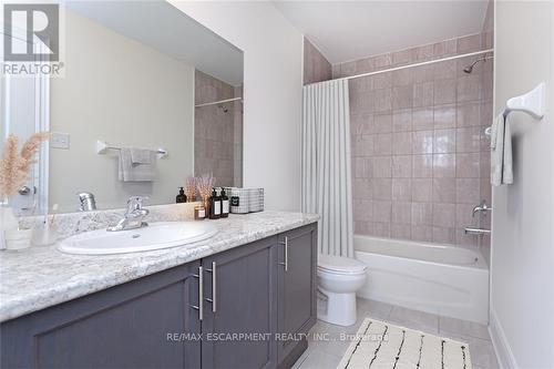 35 Jell Street, Guelph, ON - Indoor Photo Showing Bathroom