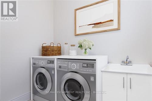 35 Jell Street, Guelph, ON - Indoor Photo Showing Laundry Room