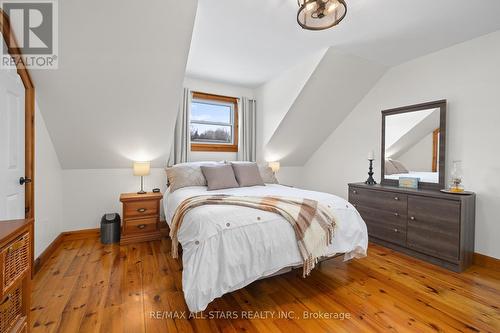 930 Killarney Bay Rd, Kawartha Lakes, ON - Indoor Photo Showing Bedroom