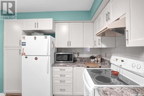103 250 Athabasca Street E, Moose Jaw, SK - Indoor Photo Showing Kitchen