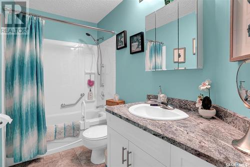103 250 Athabasca Street E, Moose Jaw, SK - Indoor Photo Showing Bathroom