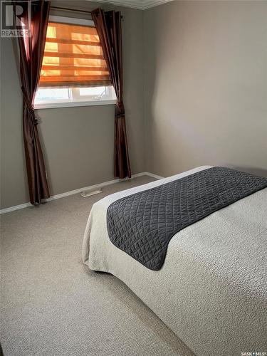 3241 15Th Avenue, Regina, SK - Indoor Photo Showing Bedroom