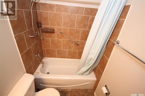 207 1808 Eaglesham Avenue, Weyburn, SK - Indoor Photo Showing Bathroom