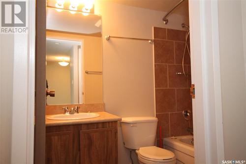 207 1808 Eaglesham Avenue, Weyburn, SK - Indoor Photo Showing Bathroom
