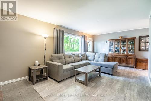 4106 Garrison Road, Niagara Falls, ON - Indoor Photo Showing Living Room