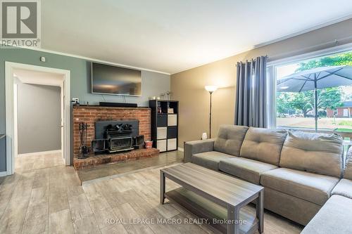 4106 Garrison Road, Niagara Falls, ON - Indoor Photo Showing Living Room With Fireplace