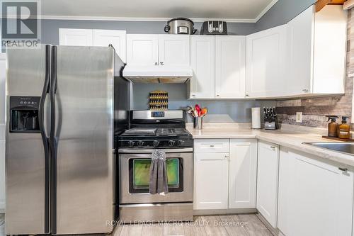 4106 Garrison Road, Niagara Falls, ON - Indoor Photo Showing Kitchen
