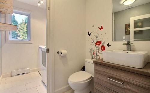 Powder room - 6  - 6A Rue Des Ruisseaux, Saint-Gabriel-De-Valcartier, QC - Indoor Photo Showing Bathroom