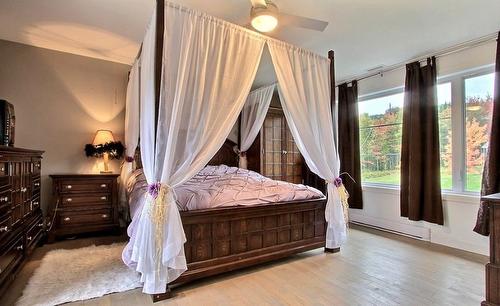 Master bedroom - 6  - 6A Rue Des Ruisseaux, Saint-Gabriel-De-Valcartier, QC - Indoor Photo Showing Bedroom